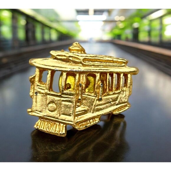 Vintage Cable Car Trolley Pin San Francisco Gold Tone Street Car Hat Jacket - Picture 1 of 6